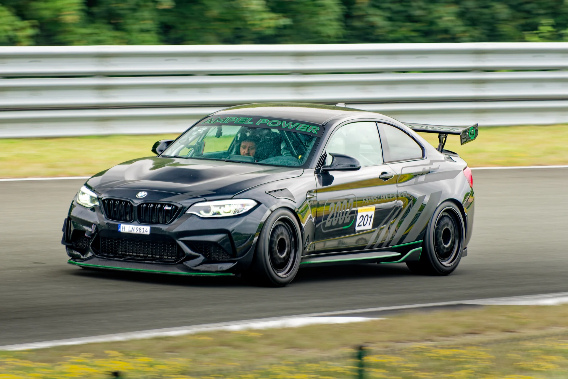 Unser Motorsport-Fahrzeug auf der Strecke